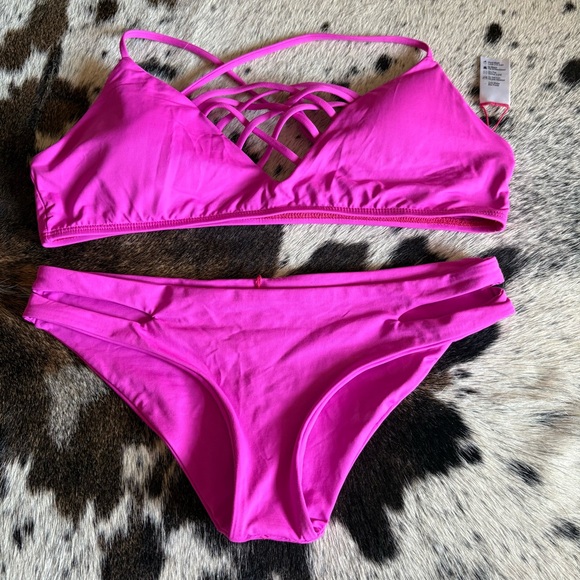 L*SPACE Jamie Bikini Top and Cut Out Bikini Bottoms Bikini Set Size Medium / D - Picture 1 of 6